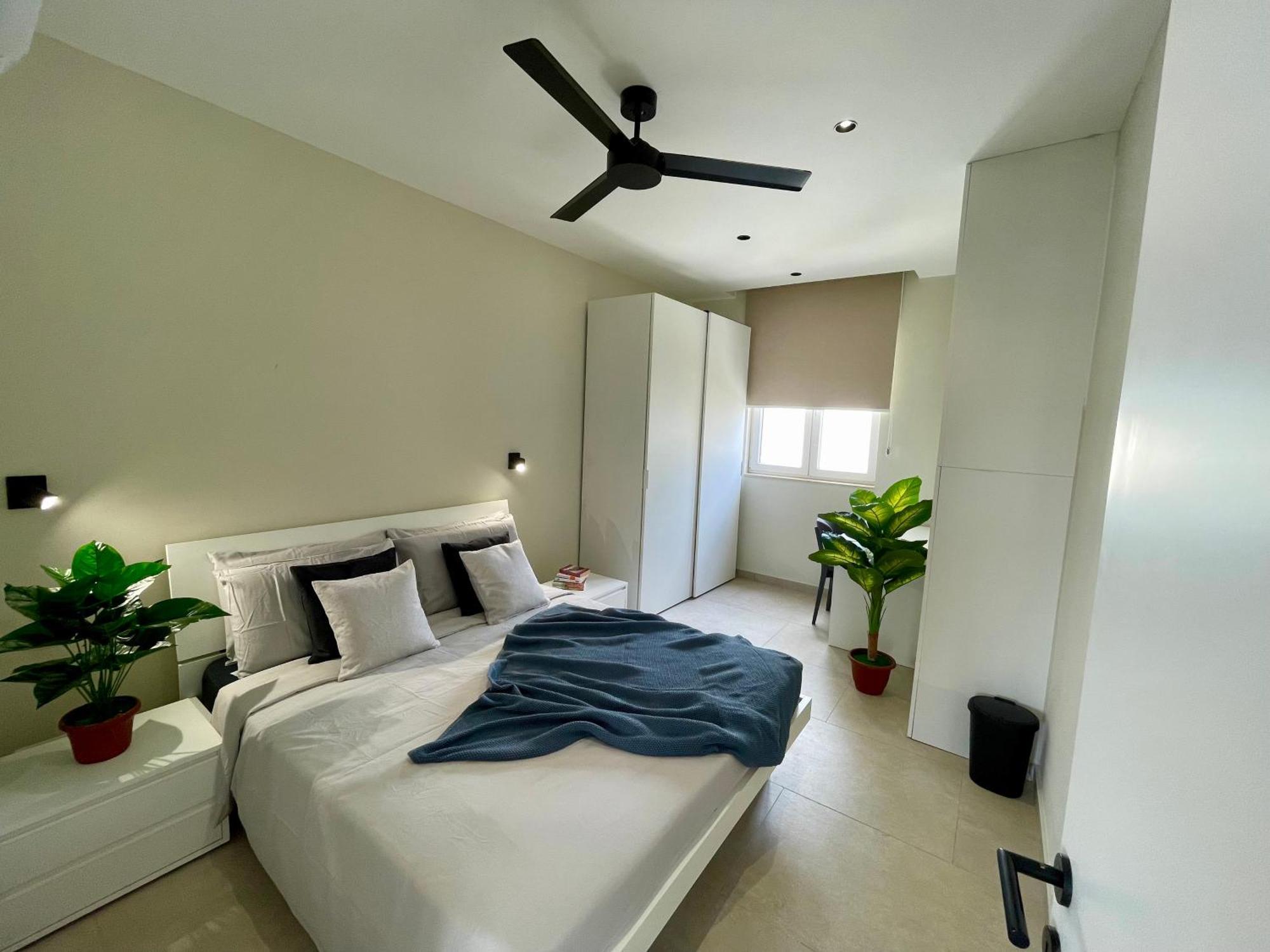 Bugibba Square Seafront Lux Apartments By Holi 세인트폴스베이 외부 사진